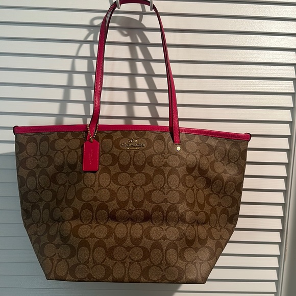 NWOT Coach Signature Taupe/Pink Zip Tote with three inside pockets 18”Wx 10.5”H - Picture 1 of 10